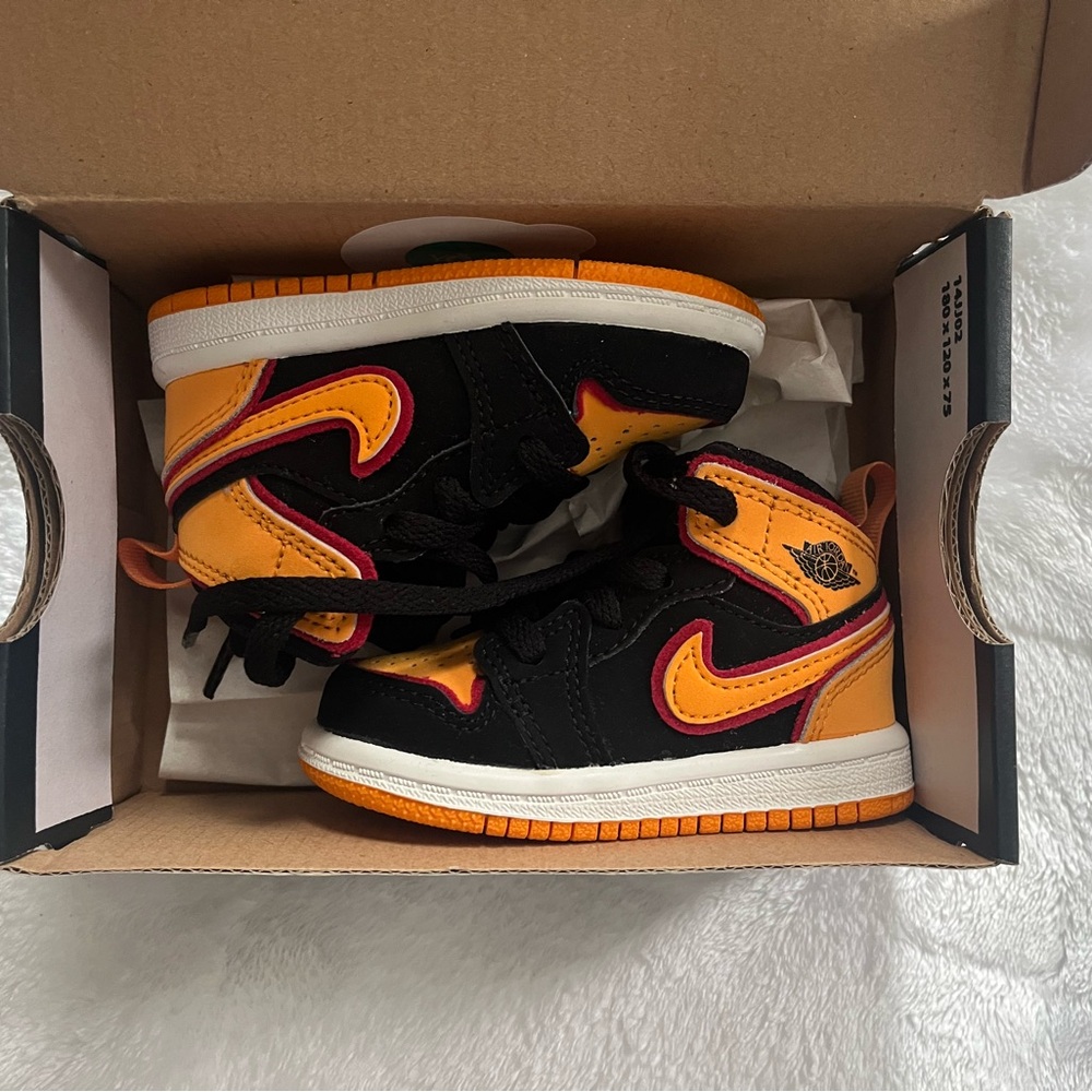 Jordan 1 Mid SE